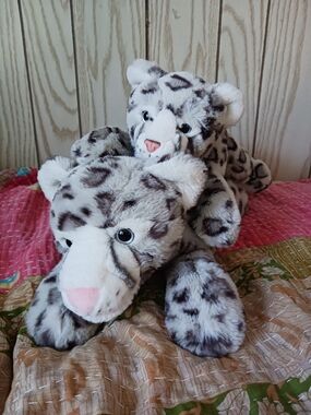 FAO Schwarz Black and White Snow Leopard Plush Duo Mom and Baby
